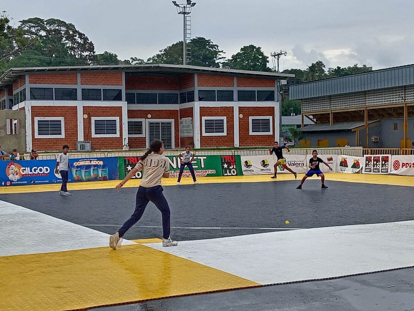 Foto de Polideportivo Luis Loreto Lira